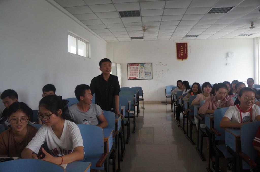 学院团员青年结合实际进行十九大精神学习交流